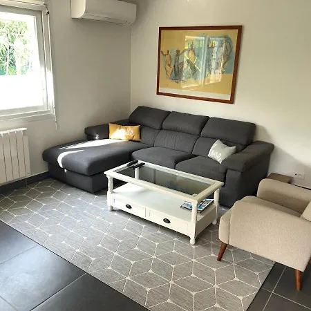 New Renovated Spacious 2 Bedroom Ac 300m From * 胡安莱潘
