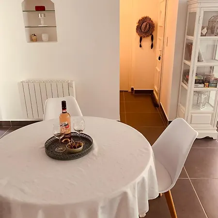 New Renovated Spacious 2 Bedroom Ac 300m From 胡安莱潘