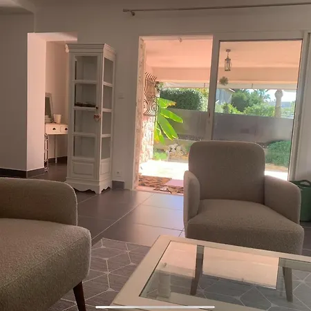 New Renovated Spacious 2 Bedroom Ac 300m From 公寓 *
