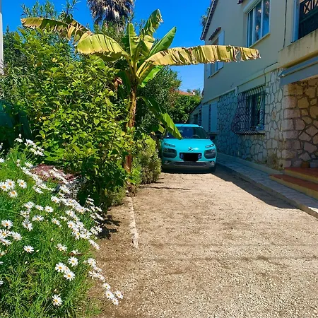 New Renovated Spacious 2 Bedroom Ac 300m From Apartamento